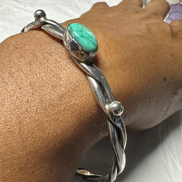 Jewelry - Vintage southwestern style Silver and Turquoise Women's Bracelet